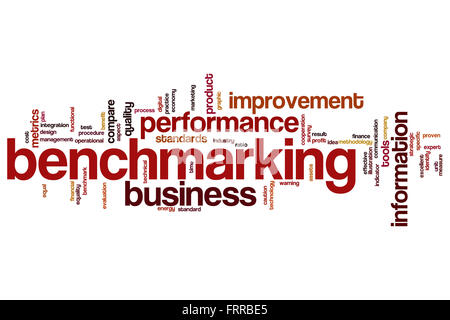 Il concetto di benchmarking parola Sfondo nuvola Foto Stock