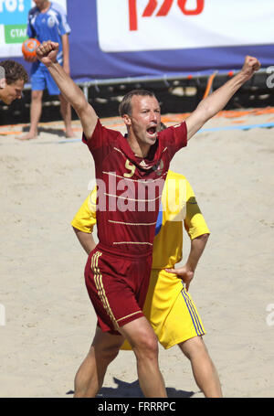 Kiev, Ucraina - 28 Maggio 2011: Egor SHAYKOV della Russia reagisce dopo egli punteggi contro l'Ucraina durante il loro cordiale beach soccer g Foto Stock