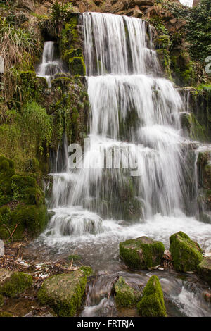 Hamiltons Cascata Waterfall, Bowood station wagon, Wiltshire, Inghilterra Foto Stock