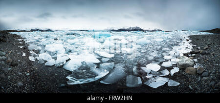 L'Islanda, Vatnajoekull National Park, scatto panoramico di Jokulsarlon, di ghiacciai, iceberg Foto Stock