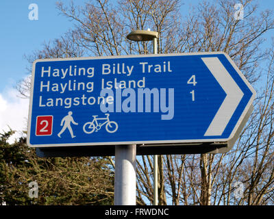 Segno a Havant per Hayling Island lungo la Hayling Billy Trail, Hampshire, Regno Unito Foto Stock