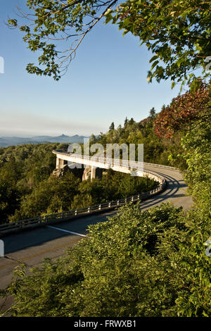 Linn Cove viadotto sulla Blue Ridge Parkway in North Carolina Blue Ridge Mountains. Foto Stock