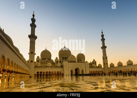 Abu Dhabi Sheikh Zayed grande moschea EMIRATI ARABI UNITI Foto Stock