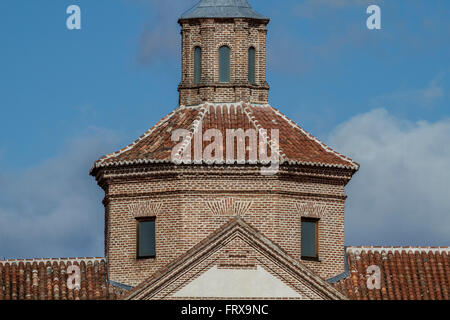 Belfry,Cerro de los Angeles è situato nel comune di Getafe, Madrid. Esso è considerato il centro geografico dell'Iber Foto Stock