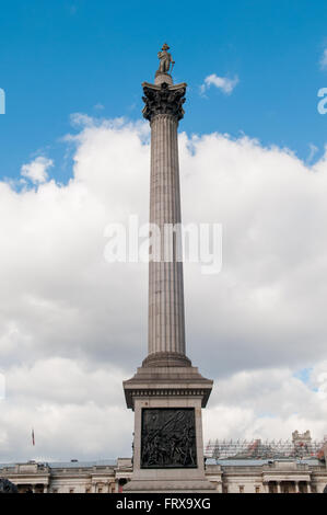 Colonna di Nelson a Trafalgar Square a Londra, Inghilterra Foto Stock