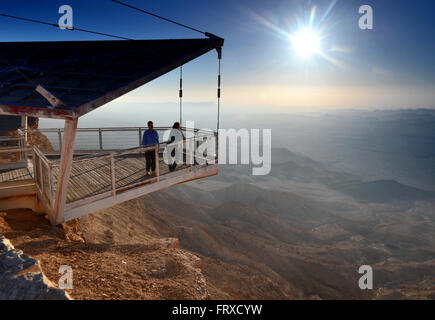 Sunrise presso il cratere di Ramon vicino Mizpe Ramon, deserto del Negev, South-Israel, Israele Foto Stock