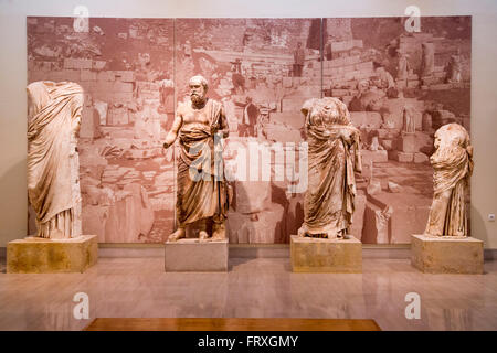 Le statue antiche in mostra al museo di Delphi, Delphi, Peloponneso, Grecia centrale, Grecia Foto Stock