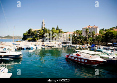 Marina e il monastero francescano, Lopud, Elaphites, Dubrovnik-Neretva, Croazia Foto Stock