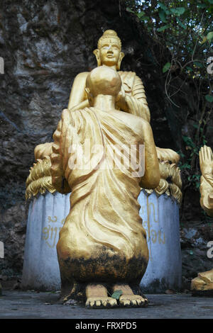 Signore Buddha e i suoi discepoli a Luang Prabang - Laos Foto Stock