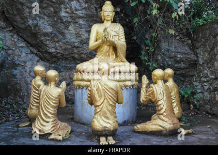 Signore Buddha e i suoi discepoli a Luang Prabang - Laos Foto Stock