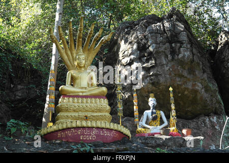 Statua del Buddha sul Monte Phou si in Luang Prabang - Laos Foto Stock