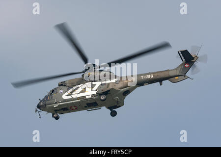 Aérospatiale come332 (TH89) Super Puma elicottero militare T-316 da Swiss Air Force (Schweizer Luftwaffe) Foto Stock