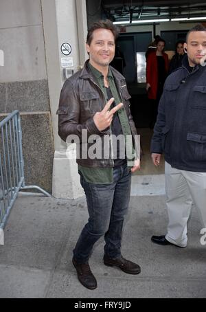 New York, NY, STATI UNITI D'AMERICA. 24 Mar, 2016. Peter Facinelli fuori e circa per celebrità Candids - gio, New York, NY Marzo 24, 2016. Credito: Derek Storm/Everett raccolta/Alamy Live News Foto Stock