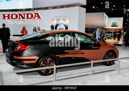 Manhattan, New York, Stati Uniti d'America. 23 Mar, 2016. Una Honda Civic Sedan EX-L personalizzato da Demi Lovato mostrato al New York International Auto Show 2016, presso il Jacob Javits Center. Questo è stato premere Anteprima giorno uno di NYIAS, e il Trade Show sarà aperto al pubblico per dieci giorni, 25 marzo-aprile 3rd. Credito: Miro Vrlik Fotografia/Alamy Live News Foto Stock