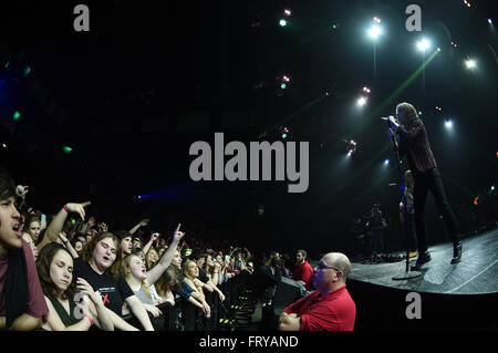 Marzo 24, 2016 - Norfolk, Virginia, Stati Uniti d'America - Gabbie l'elefante in primo piano la molla FLING FESTIVAL ROCK AF 2016 presso il centro costante di Old Dominion University in Norfolk, Virginia il 24 marzo 2016. (Credito Immagine: © Jeff Moore tramite ZUMA filo) Foto Stock