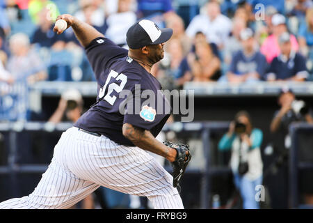 Tampa, Florida, Stati Uniti d'America. 24 Mar, 2016. Sarà VRAGOVIC | Orari.New York Yankees a partire lanciatore CC Sabathia (52) eroga nel primo inning di gioco tra il Tampa Bay Rays e i New York Yankees in George M. Steinbrenner Field a Tampa, in Florida, giovedì, 24 marzo 2016. © sarà Vragovic/Tampa Bay volte/ZUMA filo/Alamy Live News Foto Stock