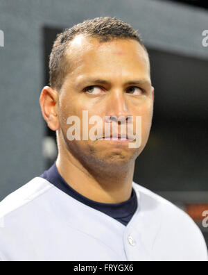 2 settembre 2009 - Baltimore, Maryland, Stati Uniti d'America - Baltimore, MD - 2 Settembre 2009 -- New York Yankees terzo baseman Alex Rodriguez (13) orologi il nono inning azione contro i Baltimore Orioles a Rigogolo Park a Camden Yards a Baltimora, MD mercoledì 2 settembre 2009. Gli Yankees ha vinto il gioco 10 - 2..Credit: Ron Sachs / CNP. (Credito Immagine: © Ron Sachs/CNP via ZUMA filo) Foto Stock