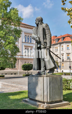 Lo sloveno ufficiale militare, poeta e attivista politico Rudolf Maister monumento di Maribor, Slovenia. Foto Stock