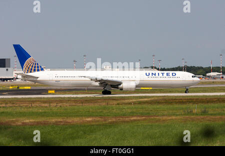 N66051 United Airlines Boeing 767-424(ER) a Milano - Malpensa Foto Stock