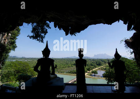 La vista di Bayin Nyi grotta nei pressi di Hpa-an, Karin Membro, MYANMAR Birmania, Asia Foto Stock