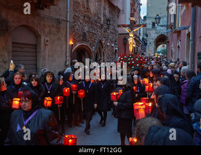 Processione di Pasqua a Taormina, Sicilia, Italia Foto Stock