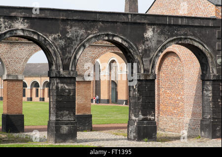 Le Grand Hornu, sito patrimonio mondiale dell'UNESCO, Hornu vicino a Mons, Hennegau, Wallonie, Belgio, Europa Foto Stock