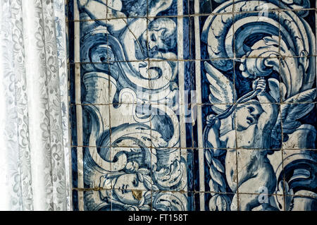 Piastrelle decorative nel convento e la cappella di Nostra Signora della Speranza. Ponta Delgada. São Miguel Island. Azzorre. Il Portogallo. Foto Stock