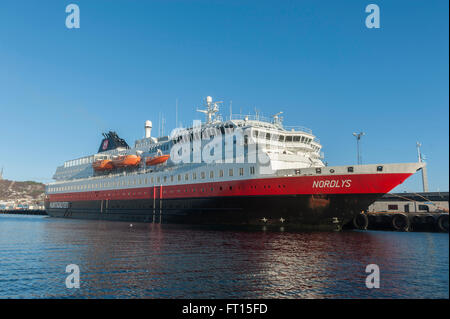 La nave Hurtigruten MS Nordlys ormeggiata al porto di Bodø. La Norvegia. Europa Foto Stock