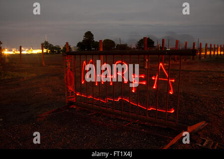 Marfa enunciato con la pittura di luce e una lunga esposizione Foto Stock