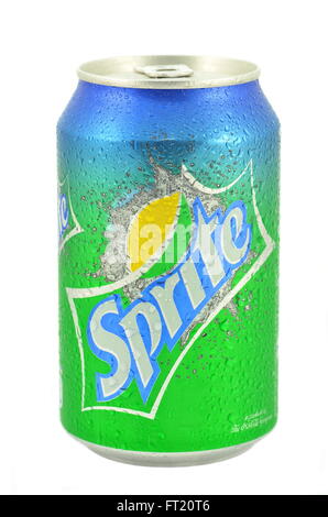 Sprite drink in un possibile su ghiaccio isolato su sfondo bianco Foto Stock