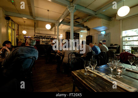 La scala di avvolgimento ristorante a Dublino Repubblica di Irlanda, Europa Foto Stock