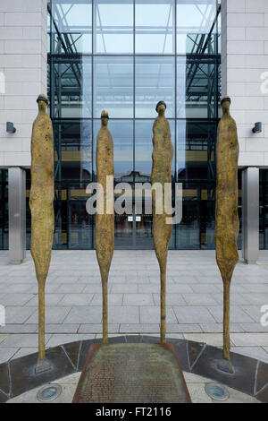 La proclamazione della scultura memorial a eseguito i capi dei ribelli al di fuori dell'entrata al Kilmainham Gaol prigione a Dublino, Irlanda Foto Stock