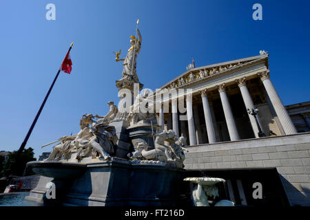Pallas Athene fontana di fronte al parlamento austriaco edificio a Vienna, Austria, Europa Foto Stock