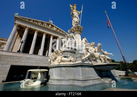 Pallas Athene fontana di fronte al parlamento austriaco edificio a Vienna, Austria, Europa Foto Stock