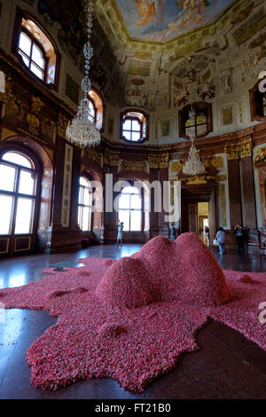 Illustrazione di Ernesto Neto 'O il ritmo lento a fare corpo que é pele" presso la Sala dei marmi del Palazzo del Belvedere di Vienna in Austria Foto Stock