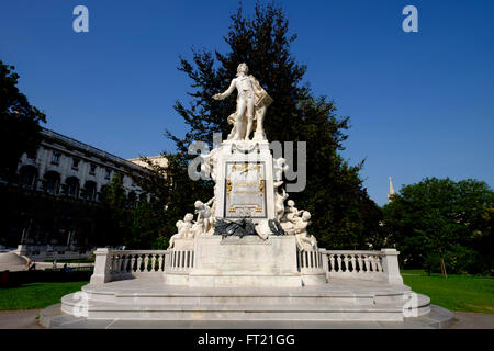 Statua di Mozart in Burggarten giardini del Palazzo Imperiale di Vienna, Austria, Europa Foto Stock