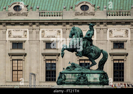 Statua equestre di imperatore Giuseppe II di fronte al Palazzo di Hofburg in Josefsplatz, Vienna, Austria Foto Stock