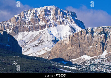 Montare frazier e vulcano reef lungo il Rocky Mountain Front sopra blackleaf canyon vicino a bynum, montana Foto Stock