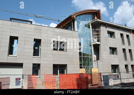 Edificio di appartamenti che è ancora in costruzione in Baggio, Milano, Italia, 2015. Foto Stock