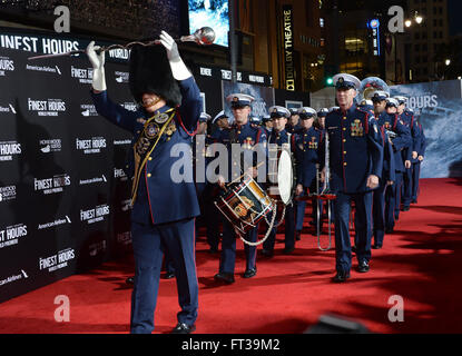 LOS ANGELES, CA - Gennaio 25, 2016: atmosfera alla premiere di 'le migliori ore" presso la leva TCL Chinese Theatre, Hollywood. Foto Stock