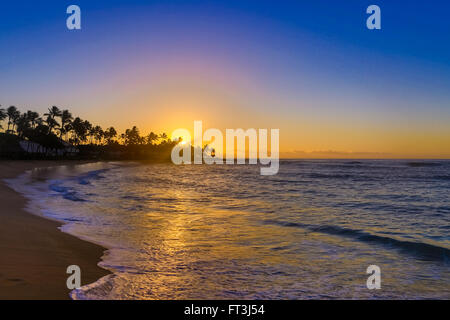 Tramonto sulla spiaggia di Poipu Beach Kauai Hawaii Foto Stock