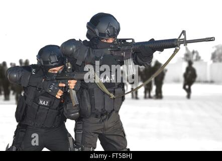 Elite fighters con il curdo YPG anti-terrorismo forze durante la formazione mostrata in una propaganda foto rilasciata dalla YPG Marzo 24, 2016 nel Kurdistan iracheno. La YPG popoli o gruppi di protezioni stanno combattendo lo stato islamico in Siria e Iraq. Foto Stock