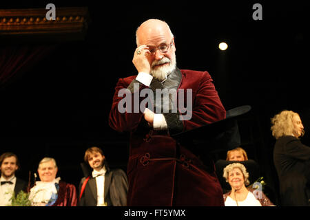 Lo scrittore inglese Sir Terry Pratchett, 27 febbraio 2011 a Praga, Repubblica Ceca Foto Stock