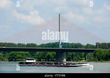 Deutschland, Renania settentrionale-Vestfalia, Bonn, Friedrich-Ebert-Brücke über den Rhein Foto Stock