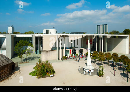 Deutschland, Renania settentrionale-Vestfalia, Bonn, Blick vom Dach der Bundeskunsthalle über den Museumsplatz zum Kunstmuseum di Bonn Foto Stock