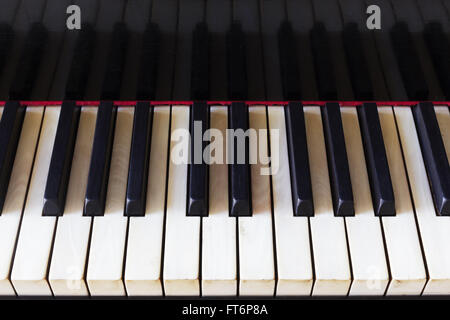 Squallido vecchi tasti di pianoforte Foto Stock