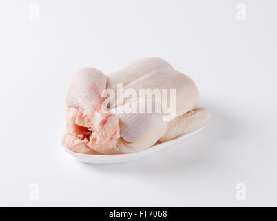 Il pollo intero con la pelle Foto Stock