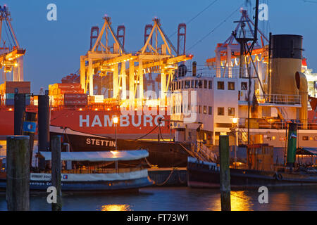 Museo Övelgönne Harbour, vicino al terminal di container Burchardkai, Amburgo, Germania, Europa Foto Stock