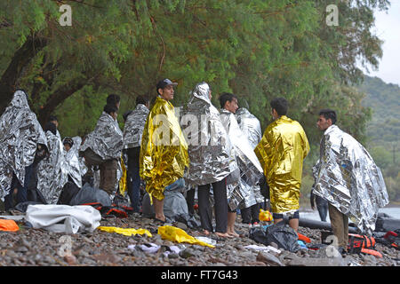 Lesbo, Grecia- Ottobre 22, 2015. Rifugiati e migranti arrivati a Lesbo in gommoni barche, rimangono nei campi profughi wai Foto Stock