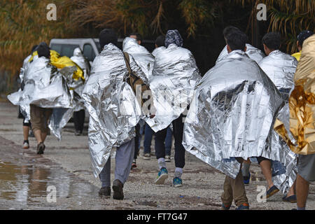 Lesbo, Grecia- Ottobre 22, 2015. Rifugiati e migranti arrivati a Lesbo in gommoni barche, rimangono nei campi profughi wai Foto Stock